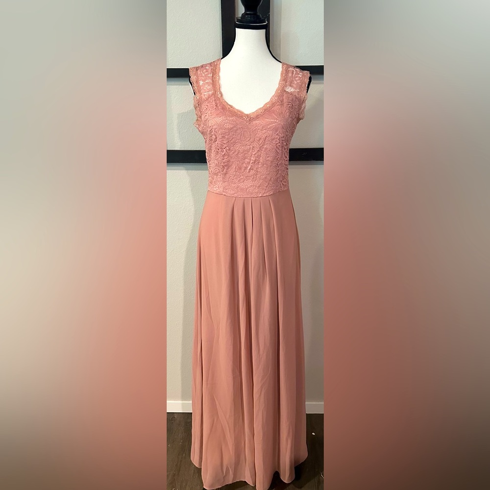 Elegant Pink Dress With Lace Top
